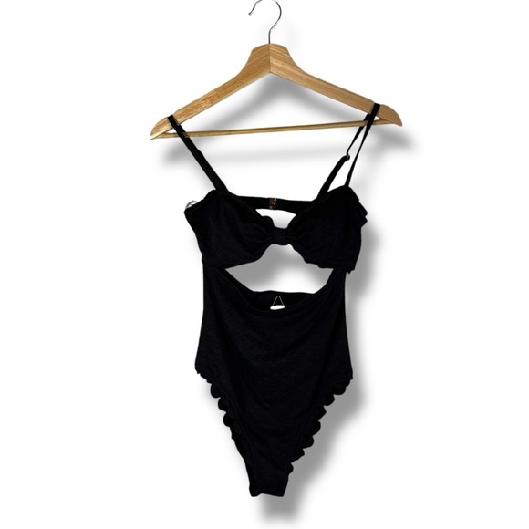 Cupshe Black Knotted Scalloped Cut Out One Piece Swimsuit, Black, Size Medium - Picture 3 of 14